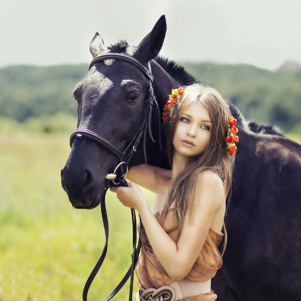 Девушка с лошадью фото