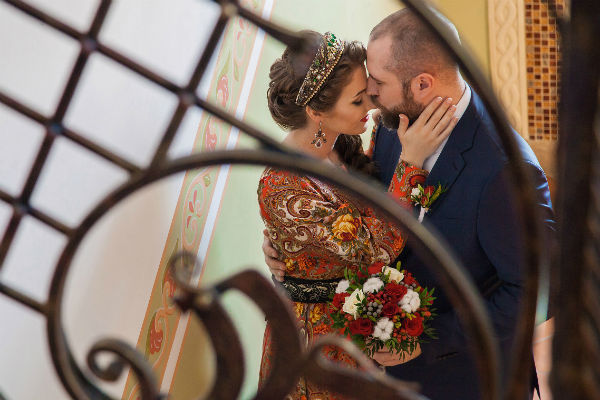 Невеста в русском стиле интересный ракурс фото