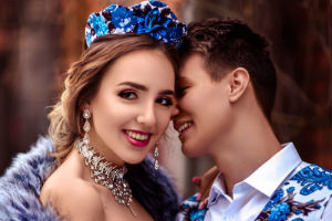 Невеста в русском синем платье фото