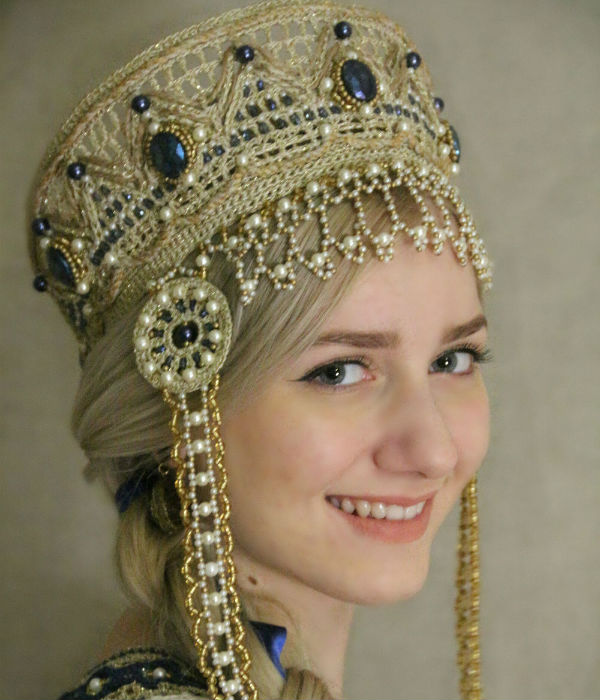 Невеста в короне в русском стиле фото