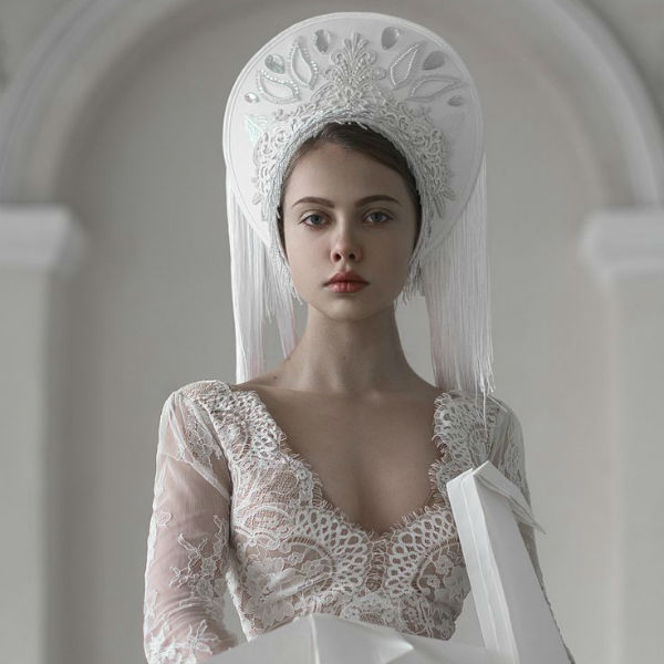 Невеста в белом кокошнике фото