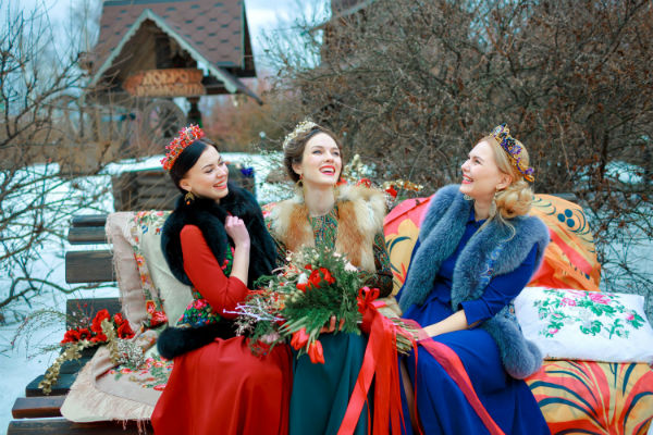 Роскошные подружки невесты в русском стиле фото