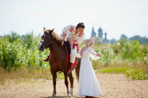 Русский жених на коне фото