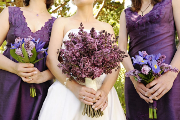 Цветы для подружек невесты в сиреневом цвете фото