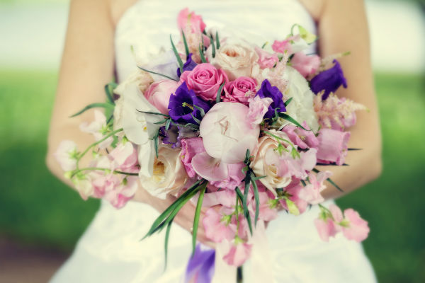 Букет невесты с сиреневыми цветами фото