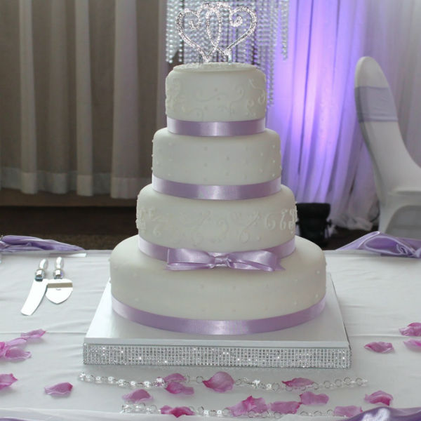 Декор свадебного торта для сиреневой свадьбы фото