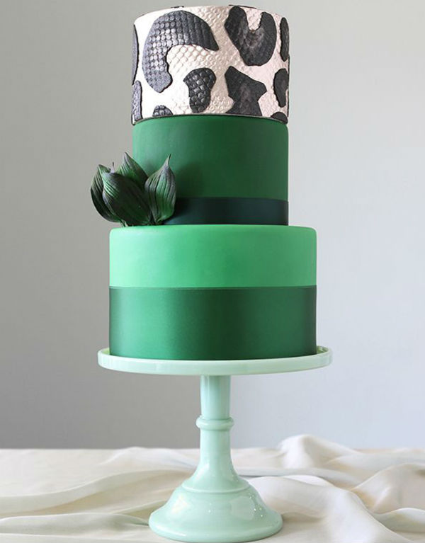 Яркий изумрудно-зеленый торт фото