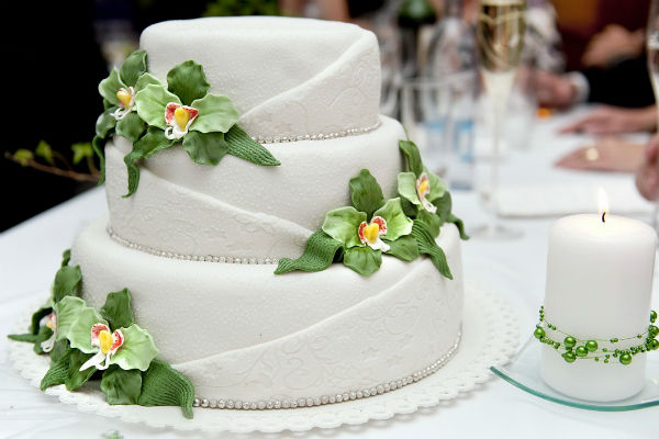 Белый изумрудно-зеленый торт фото