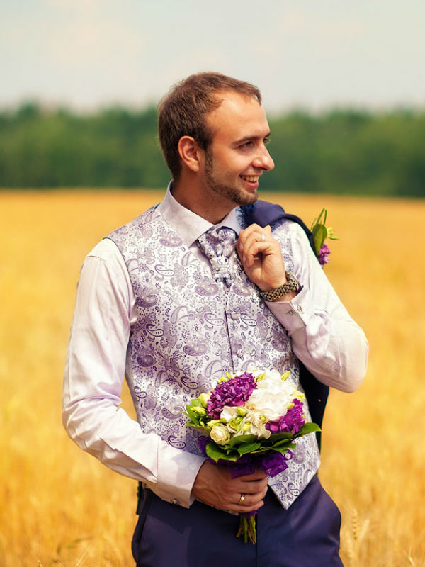 Образ жениха для свадьбы в сиреневых тонах фото