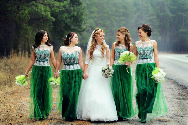 Бело-зеленые платья для подружек невесты фото