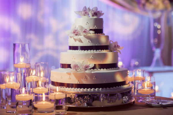 Торт для свадьбы в сиреневом цвете фото