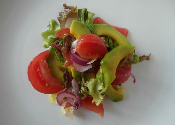 Овощной салат с авокадо фото